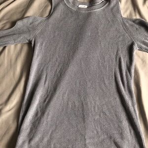 Grey sweater, cut out sleeves